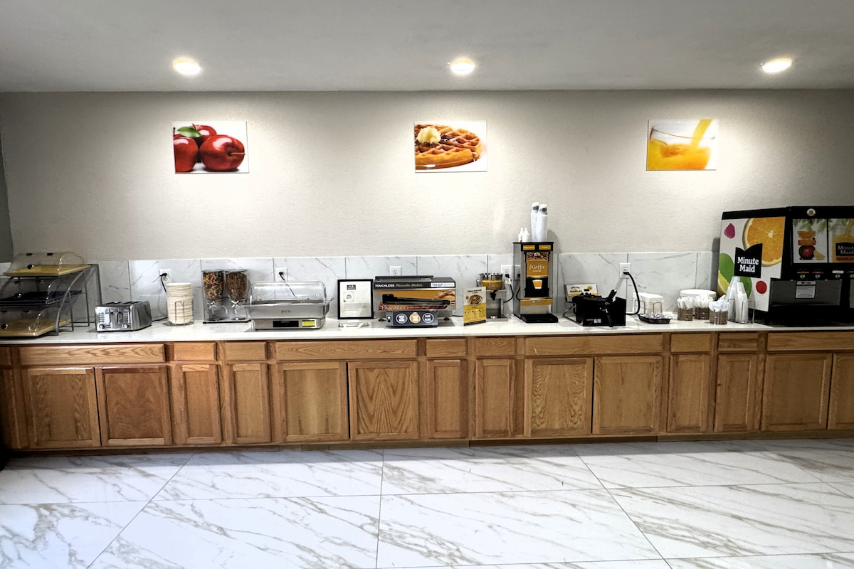 Free hot breakfast spread at Quality Inn & Suites McAlester on Hwy 69