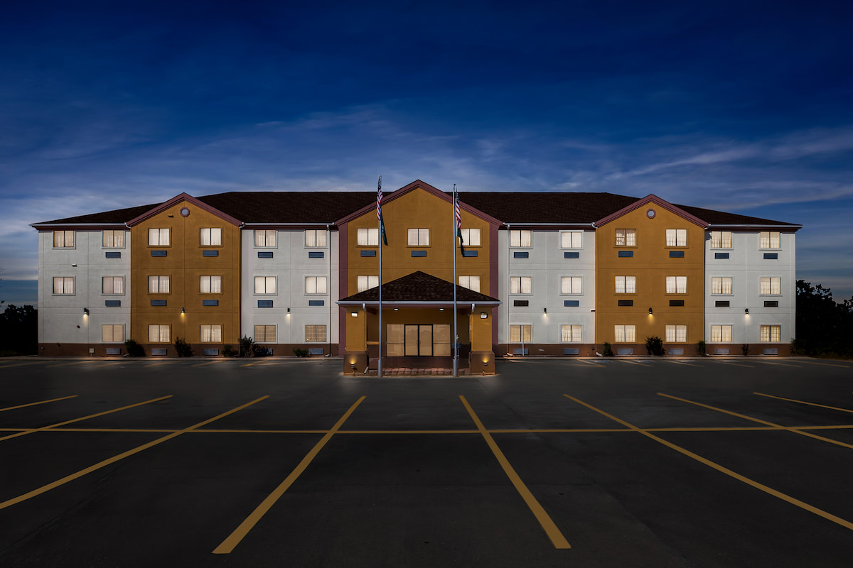 Quality Inn & Suites McAlester on Hwy 69 exterior at twilight